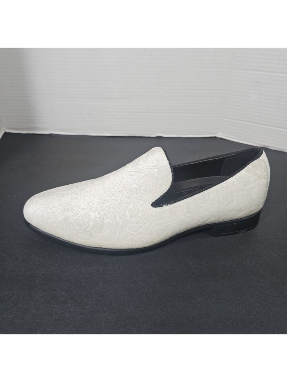 Hugo Vitelli Mens Dress Shoes Size 9 Velour Classic Slip-On White